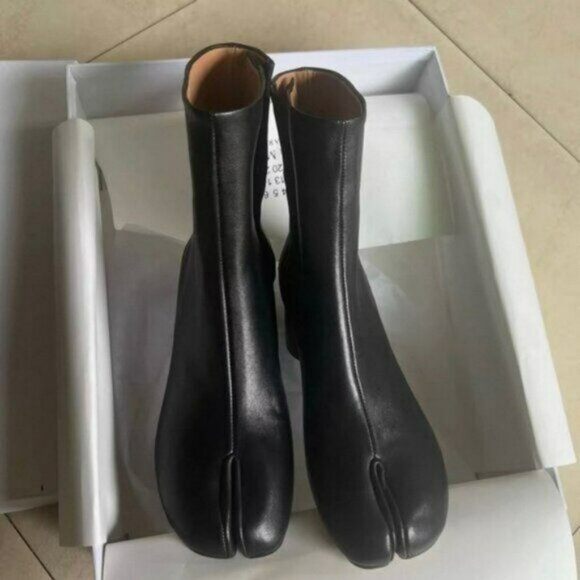Maison Martin Margiela Shoes - Maison Martin Margiela Black Tabi Heeled Boots